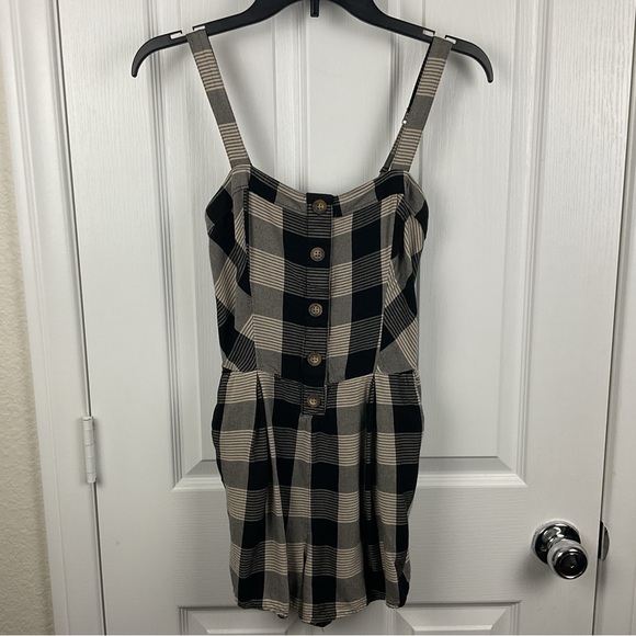 Pre-Owned Hollister Women’s Light Weight Tan & Black Checkered Romper, Size S - Picture 3 of 13